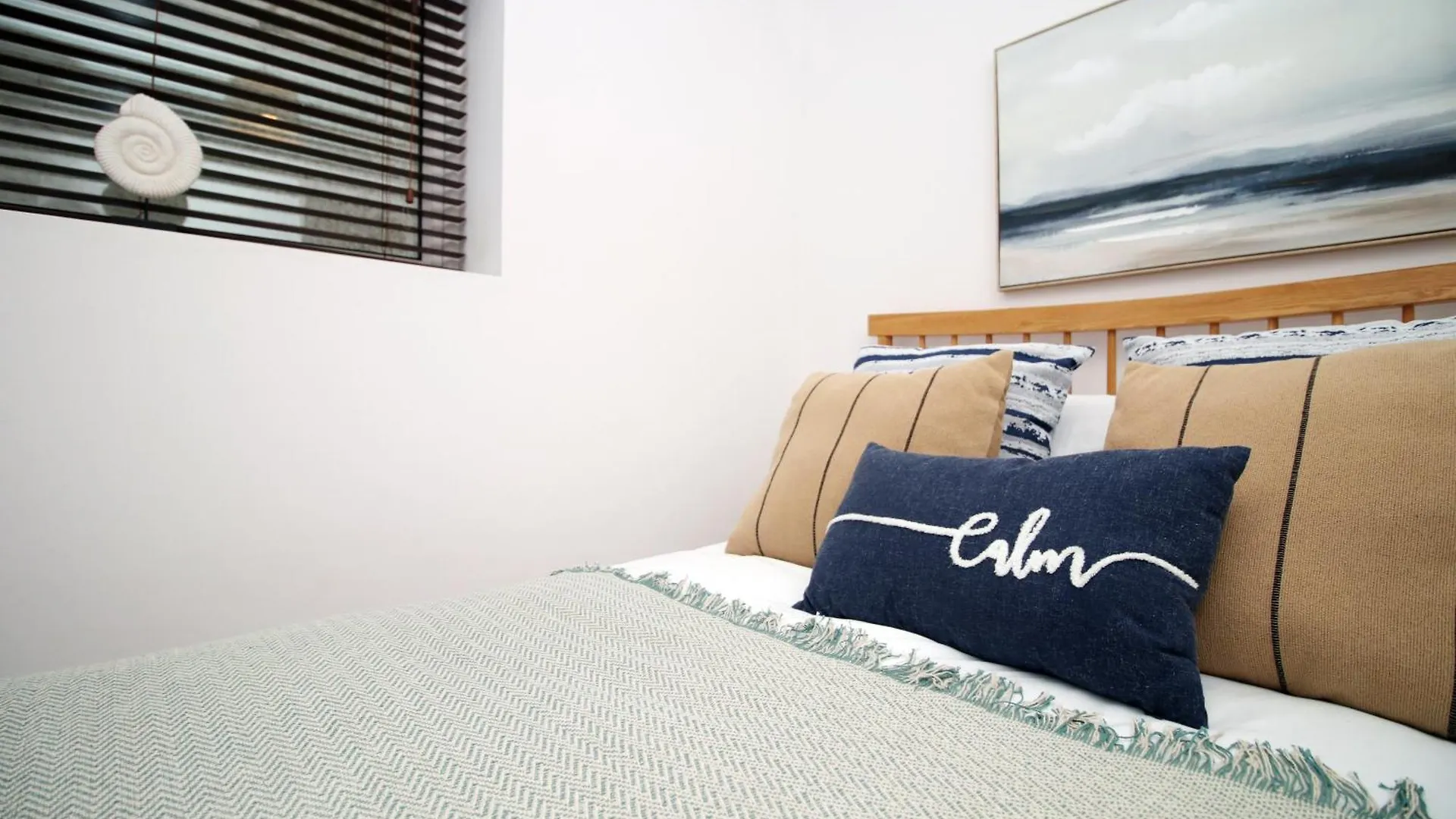 Coastal Penarth Dream! Close To Cardiff Superb Location Near Bars And Restaurants! Dog Friendly And Welcome Breakfast Pack! 0*,  United Kingdom