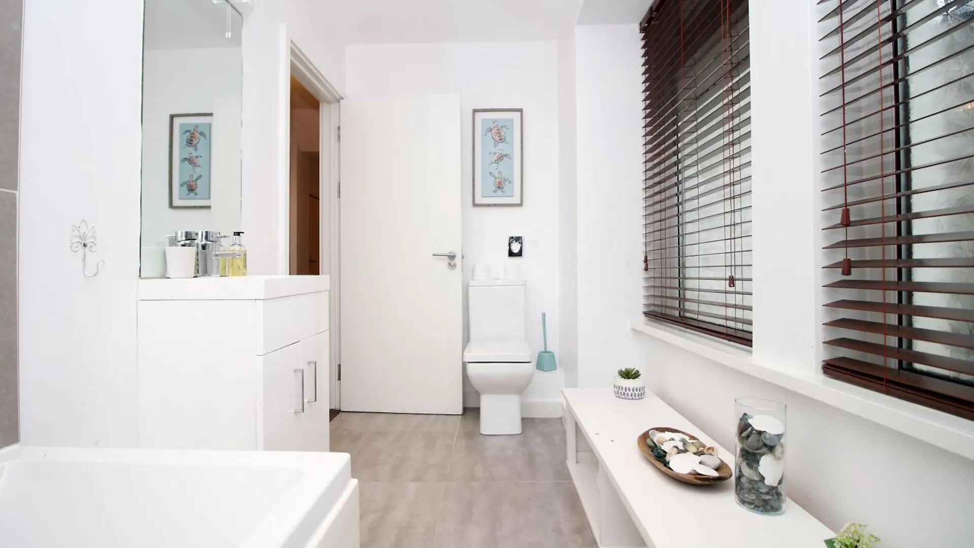 Coastal Penarth Dream! Close To Cardiff Superb Location Near Bars And Restaurants! Dog Friendly And Welcome Breakfast Pack! United Kingdom