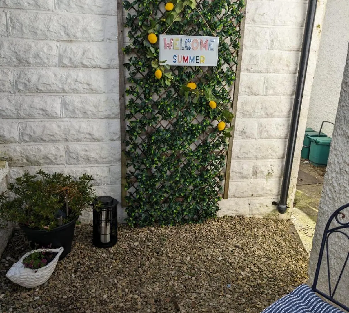 Coastal Penarth Dream! Close To Cardiff Superb Location Near Bars And Restaurants! Dog Friendly And Welcome Breakfast Pack! 0*,  United Kingdom