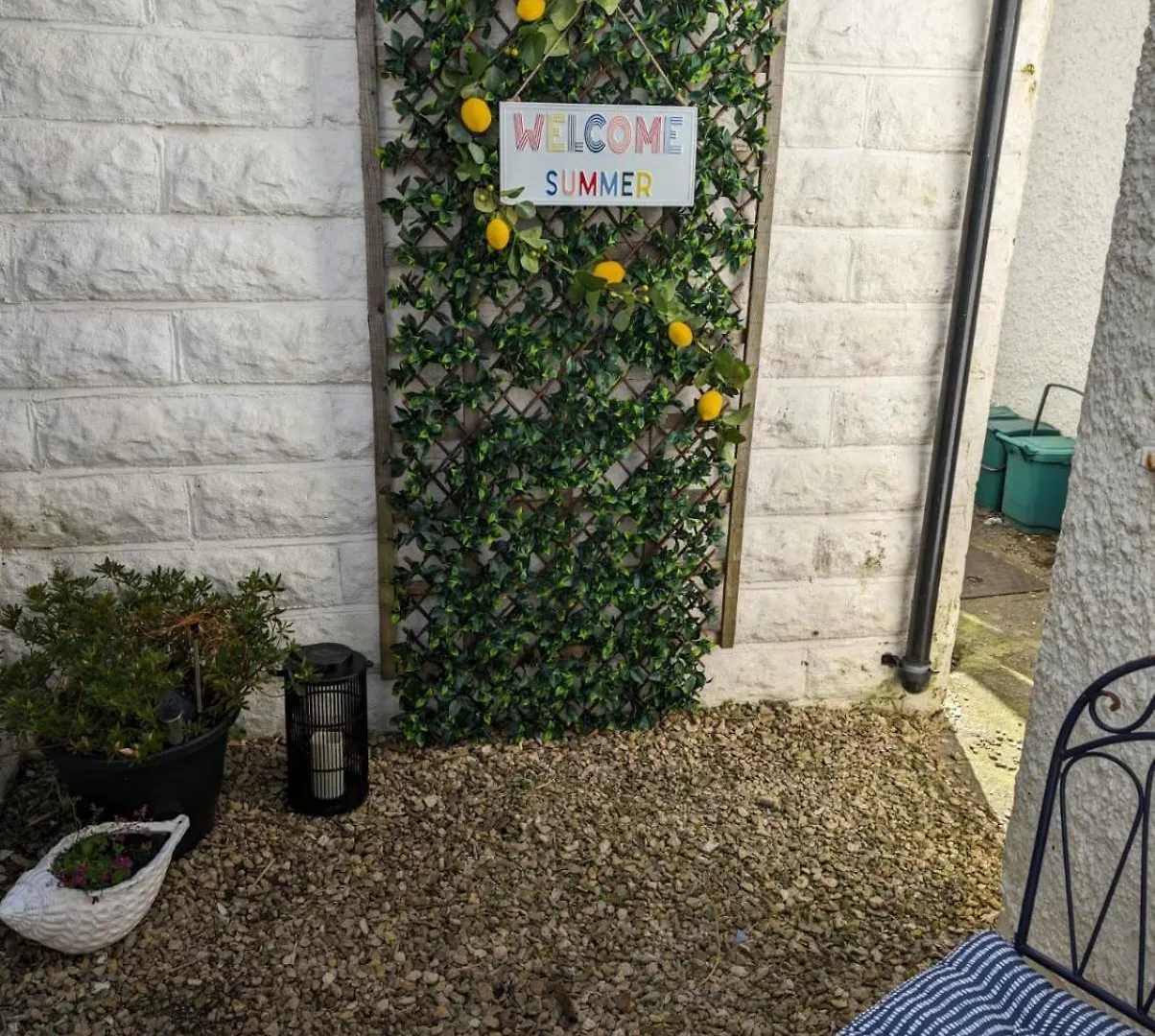 Apartment Coastal Penarth Dream! Close To Cardiff Superb Location Near Bars And Restaurants! Dog Friendly And Welcome Breakfast Pack! United Kingdom