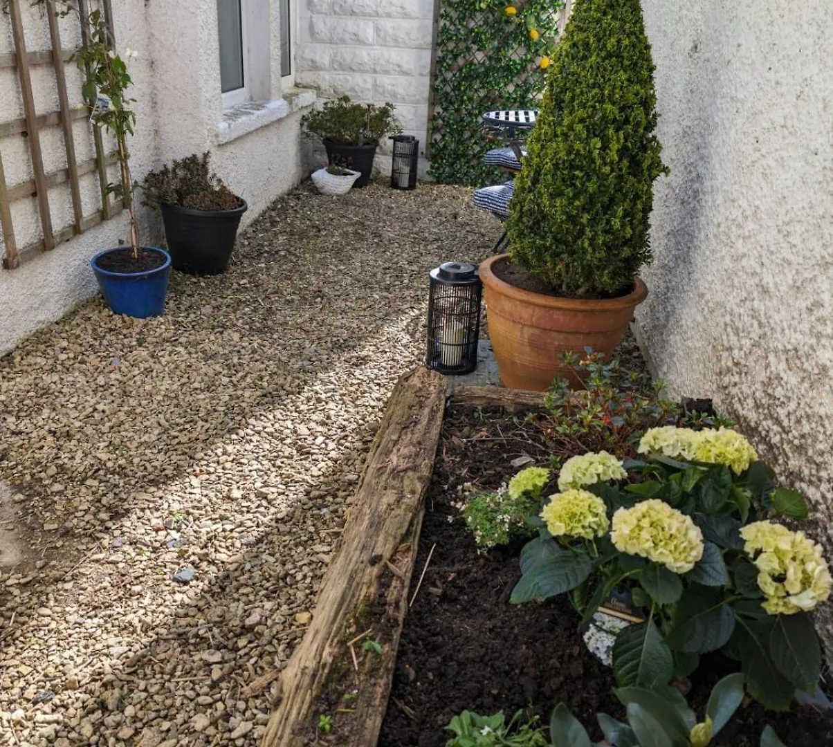 Coastal Penarth Dream! Close To Cardiff Superb Location Near Bars And Restaurants! Dog Friendly And Welcome Breakfast Pack!