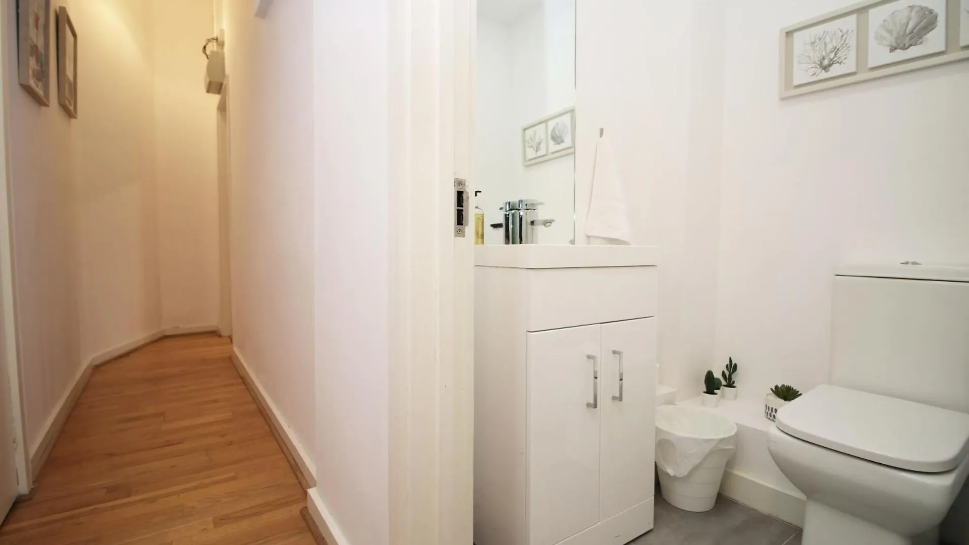 Apartment Coastal Penarth Dream! Close To Cardiff Superb Location Near Bars And Restaurants! Dog Friendly And Welcome Breakfast Pack! United Kingdom