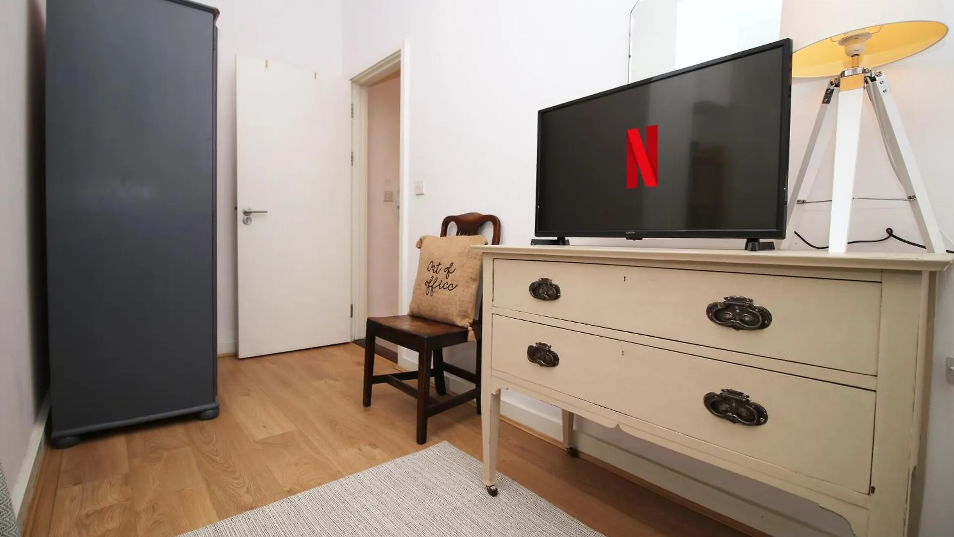 Apartment Coastal Penarth Dream! Close To Cardiff Superb Location Near Bars And Restaurants! Dog Friendly And Welcome Breakfast Pack!