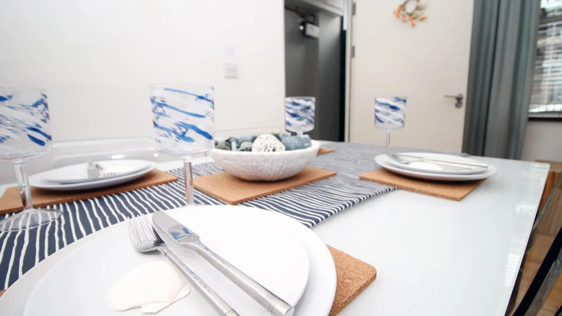 Coastal Penarth Dream! Close To Cardiff Superb Location Near Bars And Restaurants! Dog Friendly And Welcome Breakfast Pack!