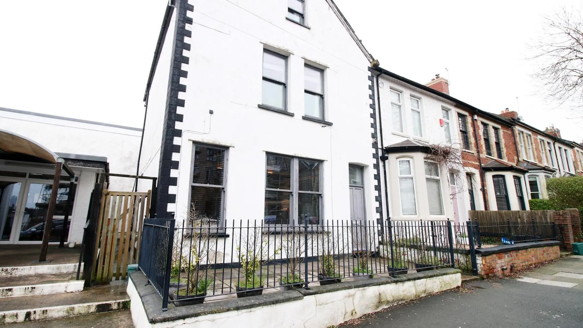 Coastal Penarth Dream! Close To Cardiff Superb Location Near Bars And Restaurants! Dog Friendly And Welcome Breakfast Pack!